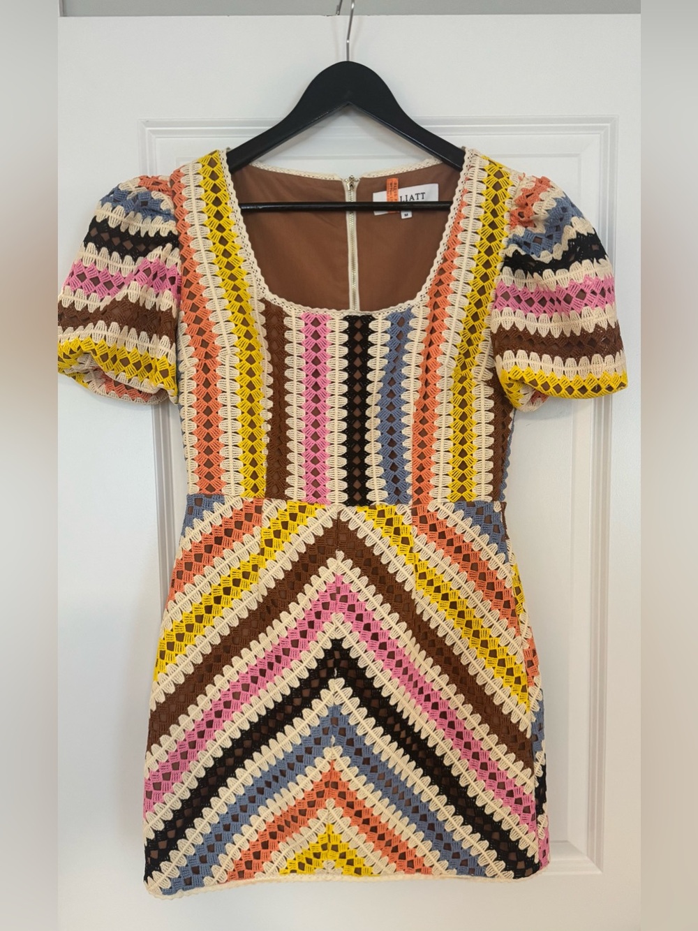 Like New! Elliatt Puff-Sleeve Mini Dress/ Medium - Picture 4 of 8